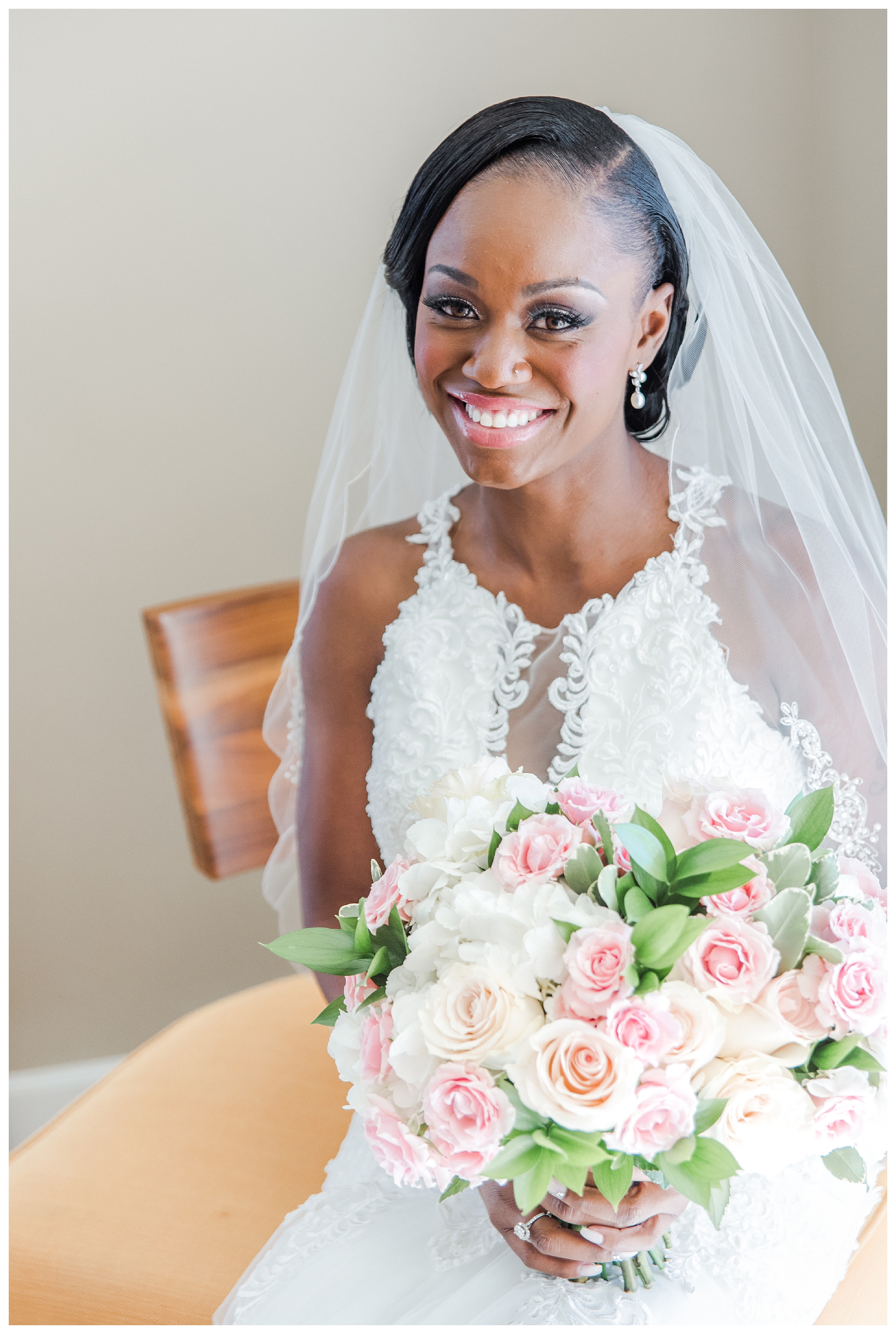 White lace wedding dress with veil and rose bouquet | Florida Wedding Photographer | Jessica McCalla Photography